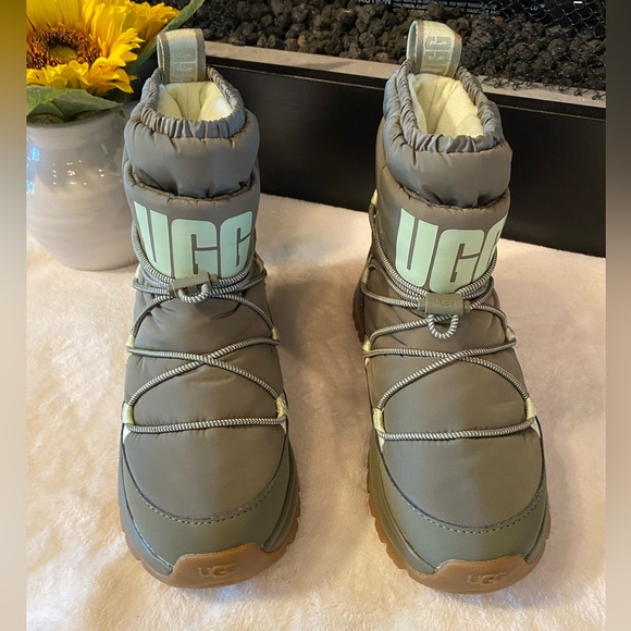 ✨NEW✨ UGG YOSE PUFFER MID BURNT OLIVE TEXTILE WATERPROOF WOMEN'S BOOTS - Picture 3 of 10